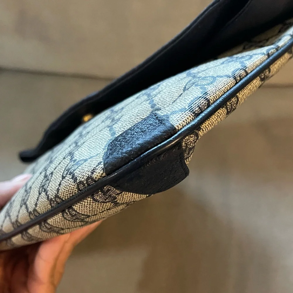 Vintage Gucci clutch - Picture 9 of 15
